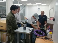 赴英国公司完成主体设备验收和培训